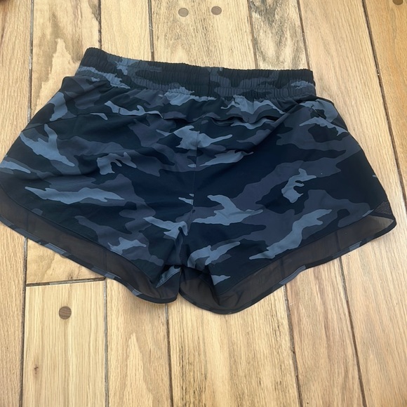 Camo print, never worn, zipper pocket - Picture 2 of 2